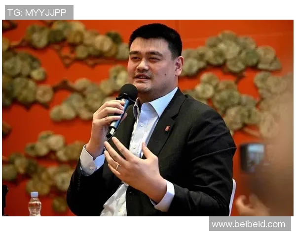 司机眼中的姚明：高大身影与温暖笑容交织的传奇故事